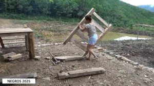 София 19. София строит лестницу в доме у водоема и высаживает фруктовые растения