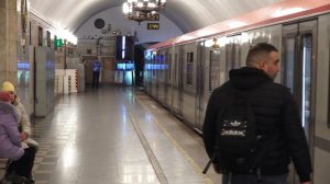 81-725/726/727.1 Балтиец на станции метро Нарвская, город Сан?