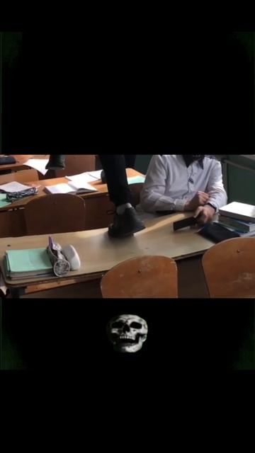 школьники ломают парты смотреть онлайн