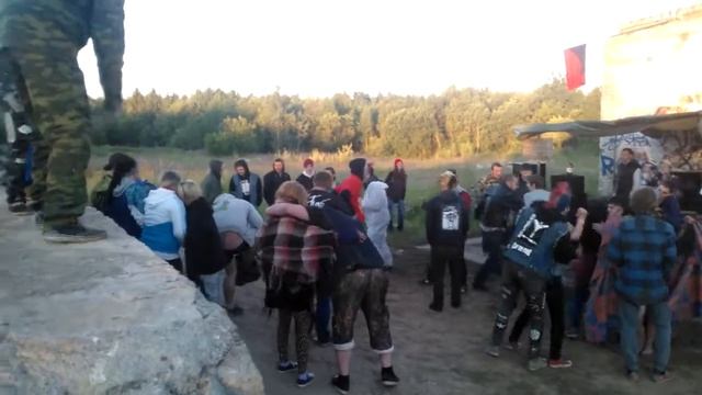 ПАНКИ Тусят Под -- Эй сатана, убирайся вон!!! смотреть онлайн