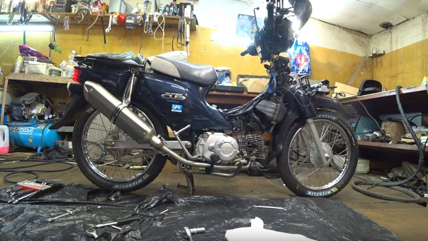HONDA SUPER CUB AA04 ДЕРЗКИЙ ЗАГИБ смотреть онлайн