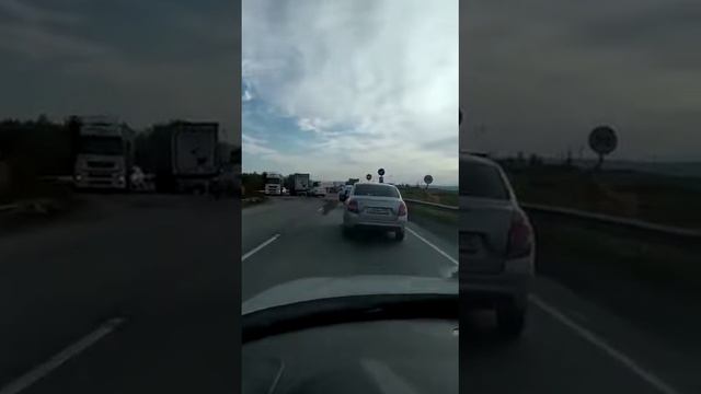 Очень жуткая картина на дороге. смотреть онлайн