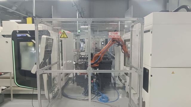 Работа робота общий вид на двух станках смотреть онлайн