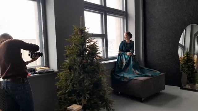 Немного красоты в новом платье. Совсем скоро будет мно смотреть онлайн