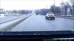 В Волгограде, на спуске от СХИ у фуры отказали тормоза