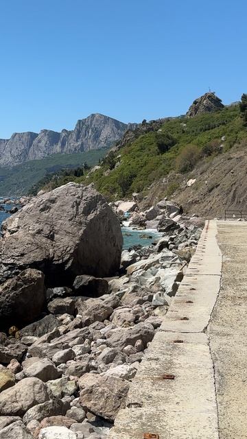 Дикий пляж в Крыму. чистое море и красивые виды #кастрополь #ялта #отдыхвкрыму смотреть онлайн