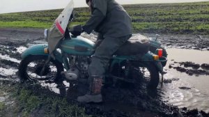 Мотоцикл Урал в Грязь