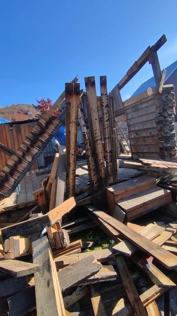 Разбираем старую баню😅