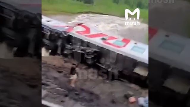 Пассажирский поезд №511 Воркута — Новороссийск сошёл ?