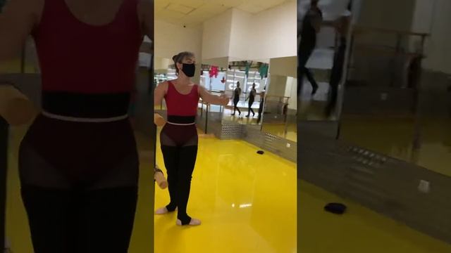 Ballet infantil (Балет 40+++) ученица (плие)