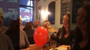 Две девушки лопнули воздушный шарик в ресторане // Two girl pop balloon in a restaurant
