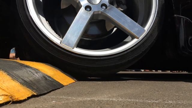 BLG Stance. Выставка low car'ов. Проезд через лежачего полицейского. смотреть онлайн