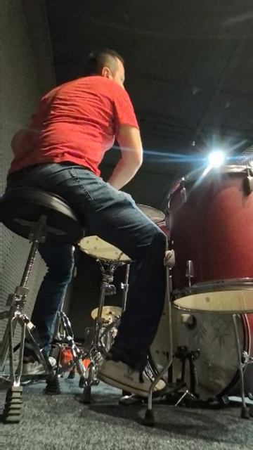 Джэмим вместе в музыкальной школе Обертон в Ростове-на-Дону #музыка #джэм #рок смотреть онлайн