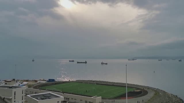 Бухта Фёдорова и стадион МГУ им. адм. Г.И. Невельского в г. Владивосток__19 мая 2025 .