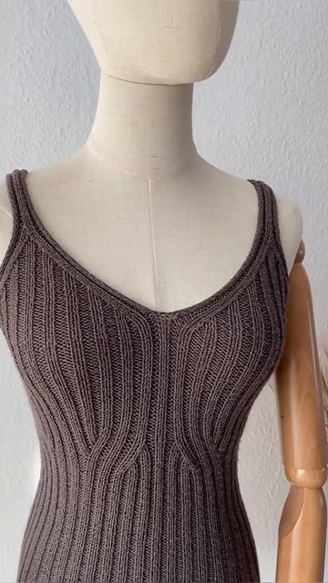 Топ, который всегда актуален #knitting #вязаниеспицами смотреть онлайн