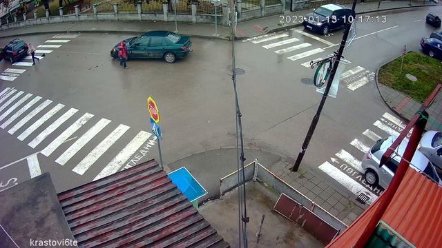 Поредната катастрофа В Нови пазар, след неспазен знак