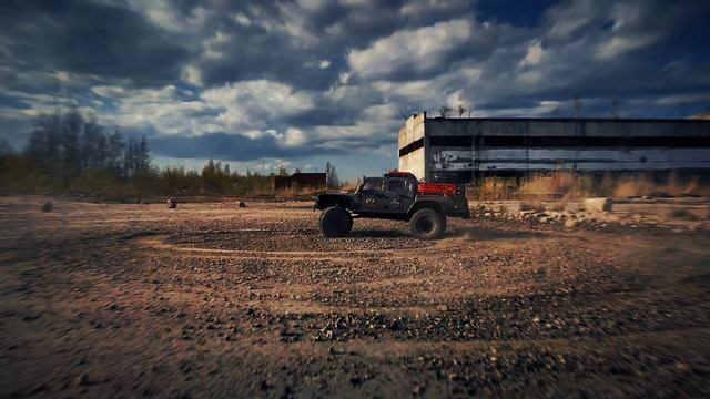 Слоумо гонка на полном драйве Радиоуправляемый Jeep Gladiator смотреть онлайн