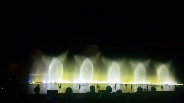 Шоу танцующих фонтанов