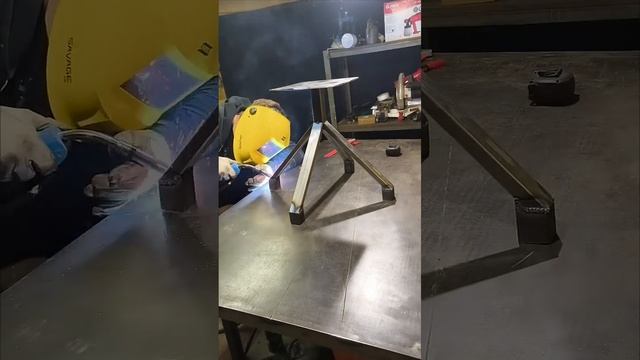 #стол #loft #сварка #welding #diy Музыка: Dark Love Музыкант: Vermos URL: смотреть онлайн
