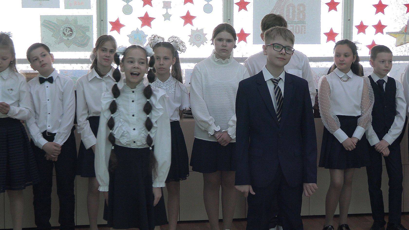 Гимназия 8 - Детство моё, прощай - Выпускники 4 а класса (классный руководитель Завадская Л.Б.) смотреть онлайн