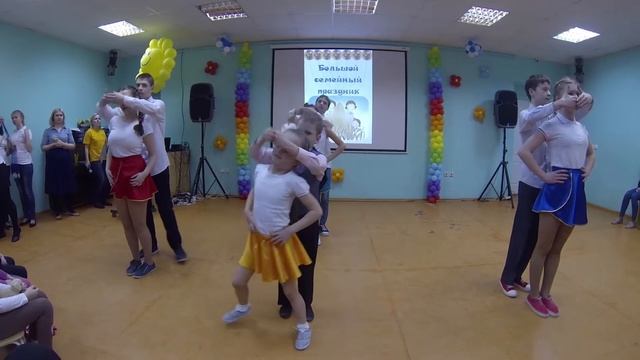 Первое выступление детей!:))"2-ая норвежская рутинка"!;)) смотреть онлайн