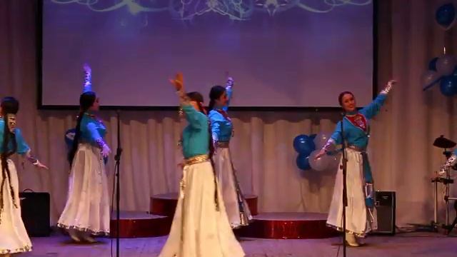 бейеу -"Ирәндек" халыҡ бейеүҙәре ансамбле ҡыҙҙары смотреть онлайн