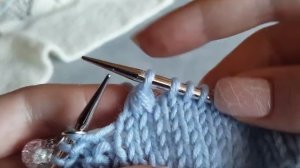 Вяжем 3 петли вместе лицевой с наклоном влево