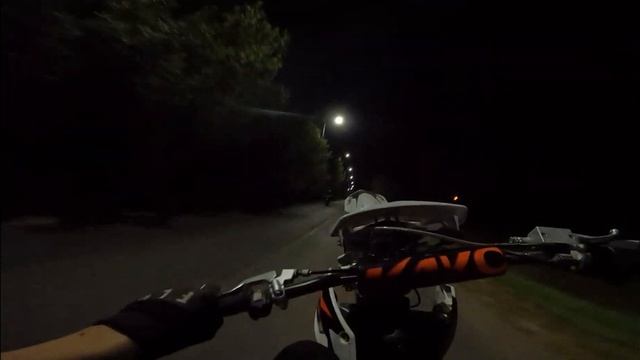 ДАЛ УГЛА НОЧЬЮ/СТАНТ НА ПИТБАЙКЕ НОЧЬЮ #enduro #stunt #motorcycle # смотреть онлайн