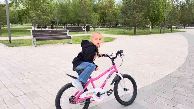 Как Милана училась кататься на велосипеде