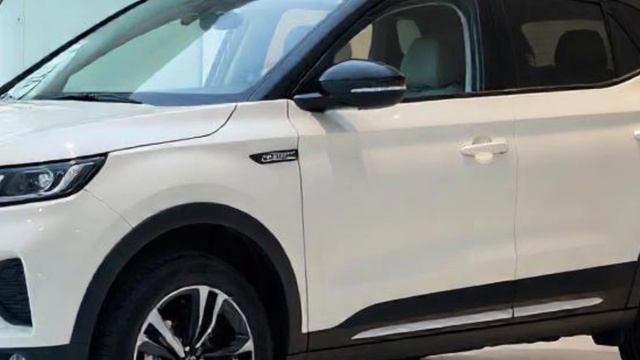 Lada XRAY Cross 2025: Стильный кроссовер с бунтарским характер? смотреть онлайн