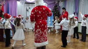 Танец Дед мороз к нам едет на велосипеде год спустя  - У