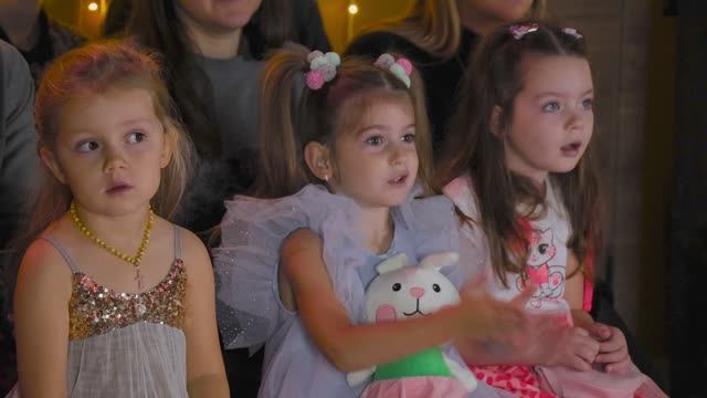 На спектакле в стране Эльфов. смотреть онлайн