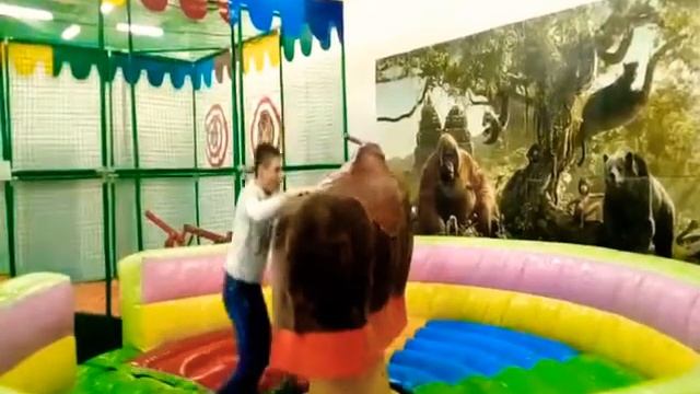 Оседлал быка и УШЁЛ В ОТРЫВ. смотреть онлайн