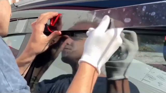 Видео установка 2Д дефлекторов окон / плоские ветровик