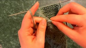 Ажурный узор "Листья" #knittingtutorialforbeginners #knittingsocks #вязаныеноски)