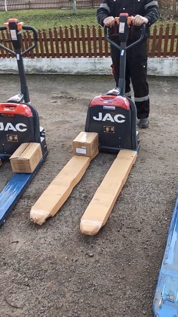 видеообзор электророхли JAC CBD 15 с литий ионной батарее? смотреть онлайн