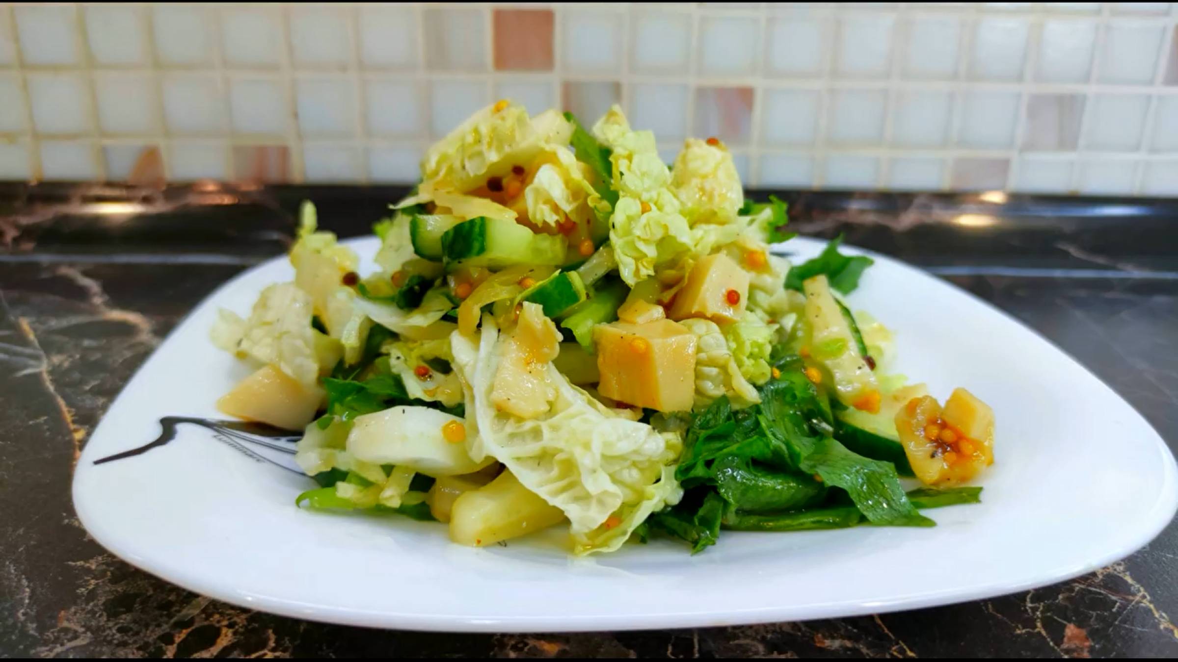 Салат с капустой и кальмарами. Ну куда проще то. Вкусный и быстрый салат. #топыкатегорий смотреть онлайн