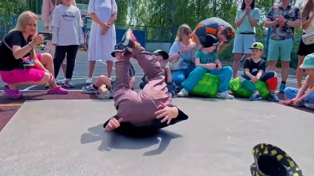 Кеды Дэнс - Кэмп 2024 смотреть онлайн