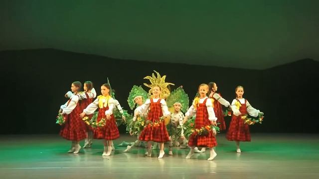 Фрагмент Отчетный концерт Щелкунчик. 26.05.2022. Алисе 5 лет