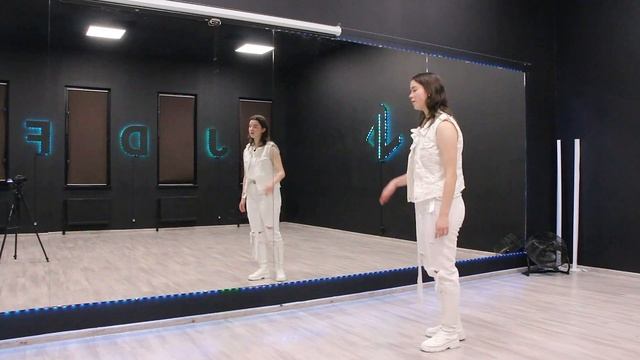 Stray Kids - GIANT Dance Tutorial Русский Туториал смотреть онлайн