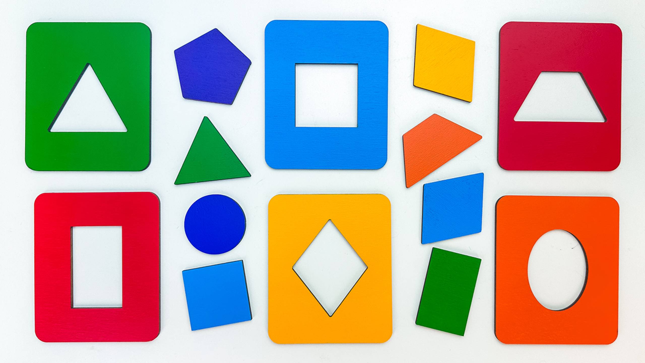 Геометрические Фигуры для Малышей 2-5 лет | Развивающее Видео с Досочками Сегена смотреть онлайн