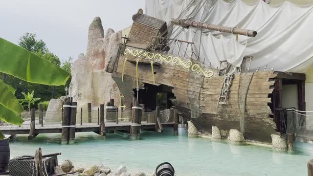 Аквариум SeaLife в итальянском парке развлечений Гардаленд (Gardaland) смотреть онлайн