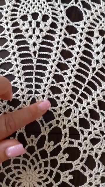 Вязаная салфетка крючком. Вязание крючком. Crochet Doily Pattern Tutorial #MagichookCrochet #Shorts смотреть онлайн