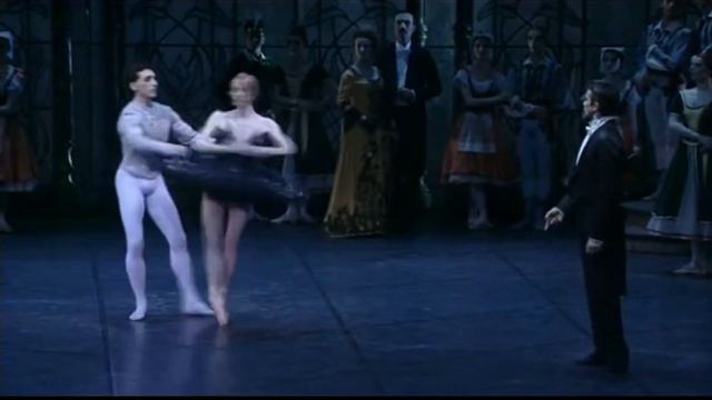 Чайковский. Лебединое озеро. 16 Па де де смотреть онлайн