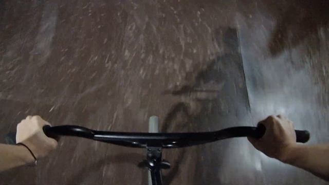 Я люблю кататься на велике.