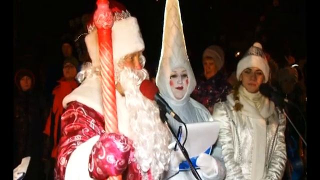В Черемушках засветилась огнями елка