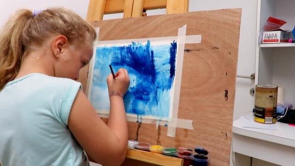 Рисую на мольберте