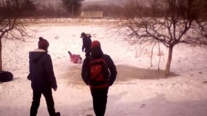 Смешное падение на льду