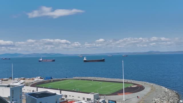 Бухта Фёдорова и стадион МГУ им. адм. Г.И. Невельского в г. Владивосток_2025.04.29