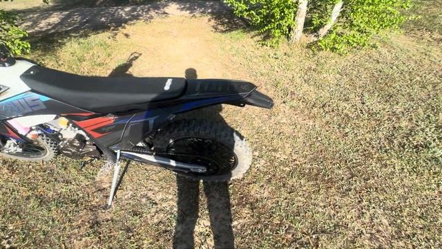 Обзор KEWS K23 2025 на новом моторе от LONCIN YBS-300MN